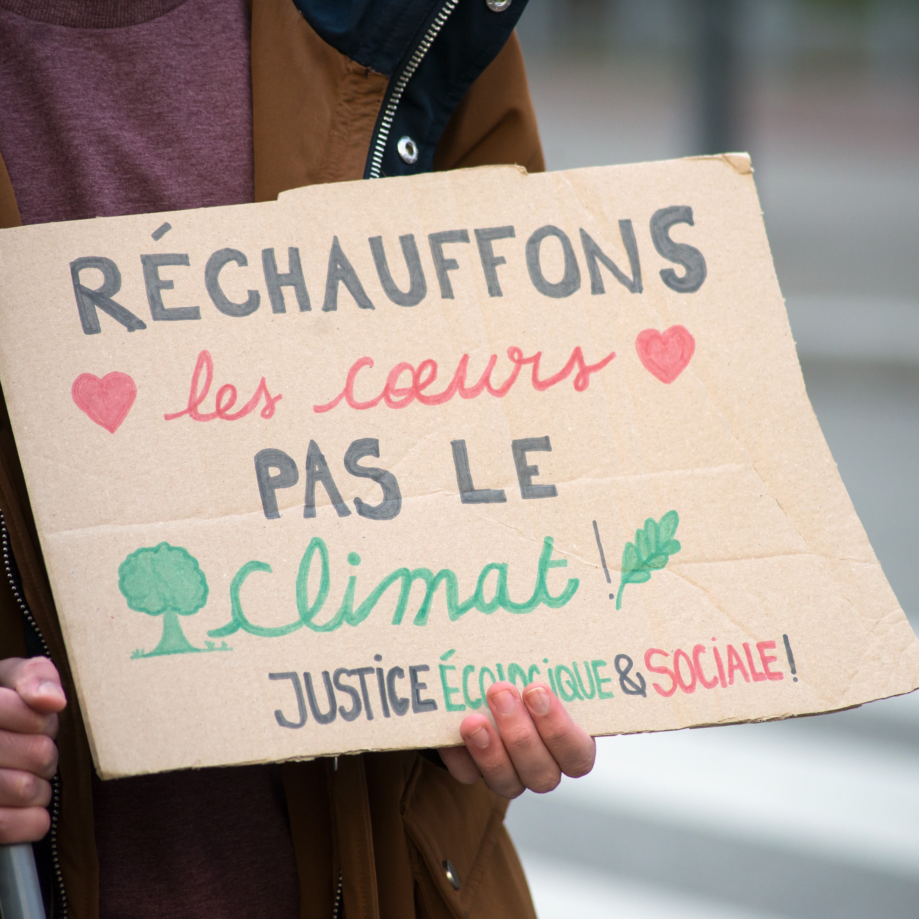 Illustration : Réchauffons les cœurs pas le climat ! Justice écologique & sociale !