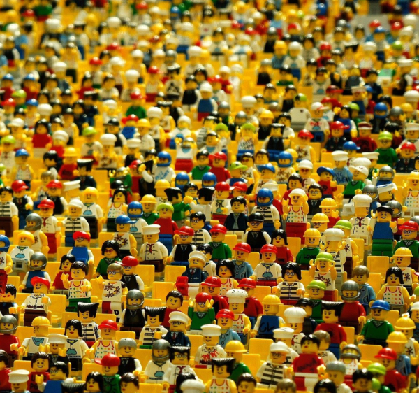 Photo de plein de légos avec différents métiers