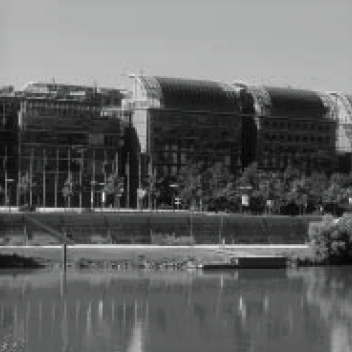 Photographie du fleuve Rhône devant la Cité Internationale, Lyon