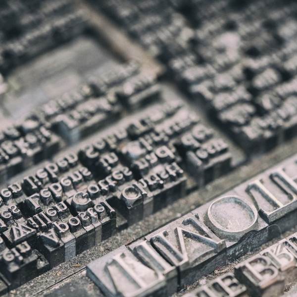 Illustration représentant une plaque de lettres pour l'imprimerie