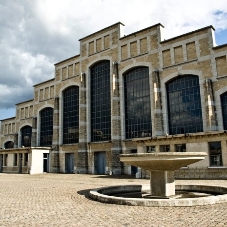 Photographie de l'entrée de la halle Tony Garnier