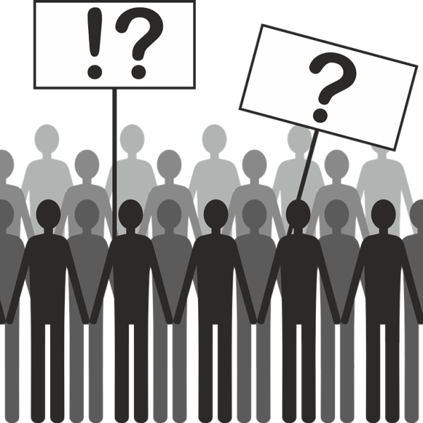 Illustration représentant un groupement d'individus portant des pancartes sur lesquelles des points d'interrogations et d'exclamations sont dessinés