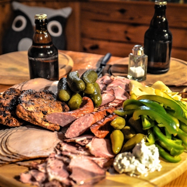 Photographie d'un plateau de charcuterie