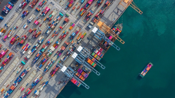 Photo de containers sur des quais