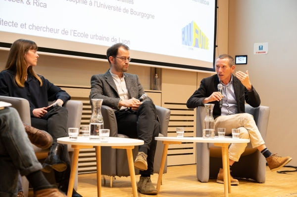 Photo de la table ronde