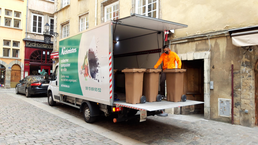 Photo d'une collecte de biodéchet dans le Vieux Lyon