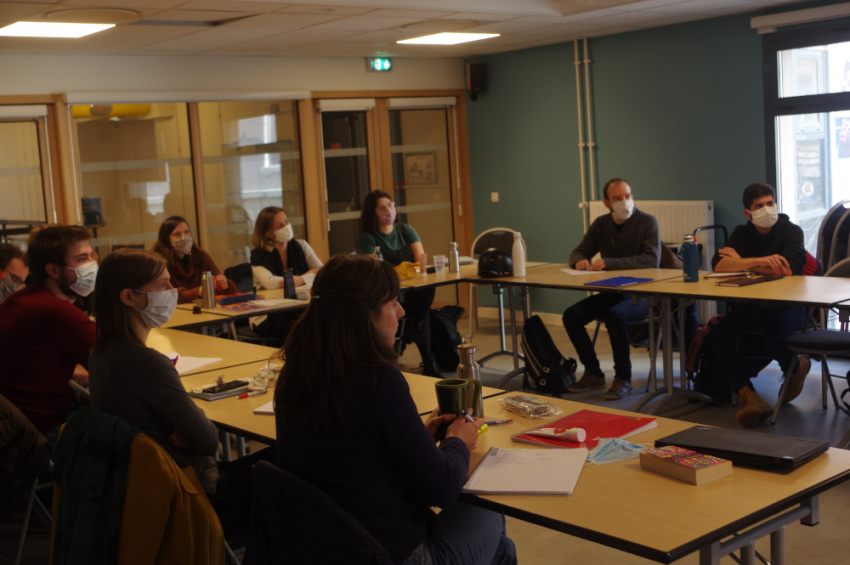Photo d'une réunion à l'institut transitions